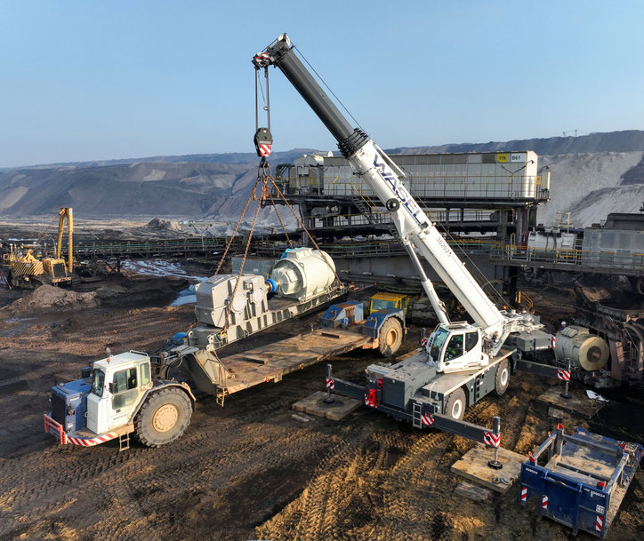 The long arm of Garzweiler: Liebherr RT crane at RWE